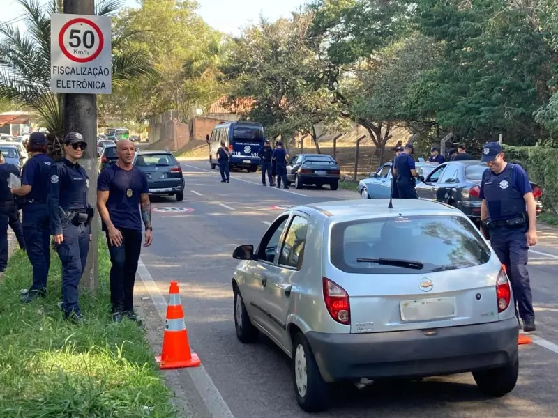 Agentes de trânsito e GCMs realizam curso prático com uso de etilômetros